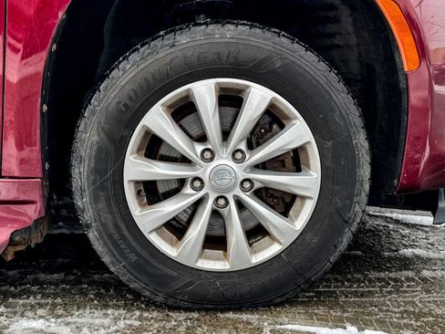 Used 2018 Chrysler Pacifica Touring-L image 11