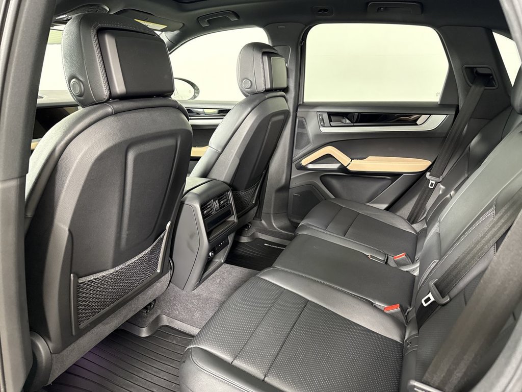 Certified 2024 Porsche Cayenne AWD/4WD image 25
