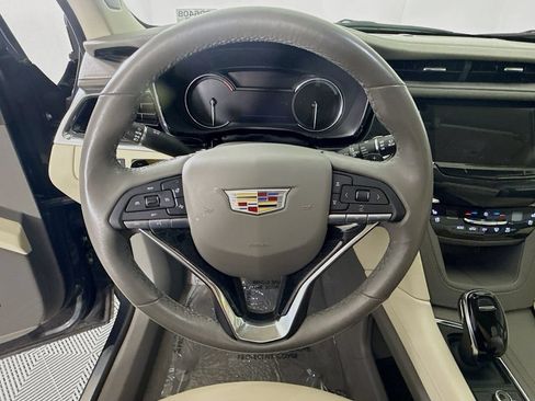 Used 2023 Cadillac XT6 Premium Luxury FWD image 12