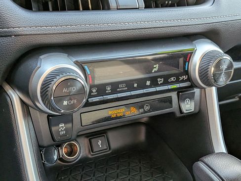 Used 2022 Toyota RAV4 XLE w/ Convenience Package image 22