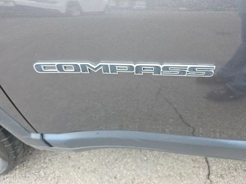 Used 2019 Jeep Compass Latitude AWD/4WD image 17