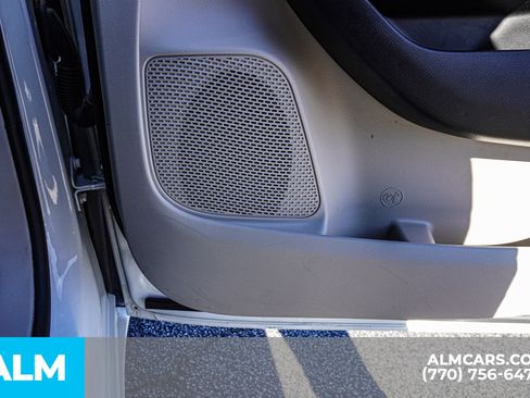 Used 2024 Chrysler Pacifica Select image 53