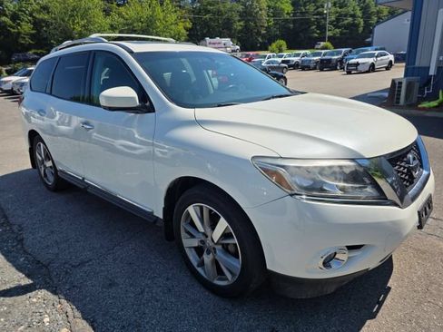 Used 2015 Nissan Pathfinder Platinum AWD/4WD image 3