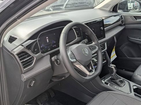 New 2026 Volkswagen Taos SE FWD image 12