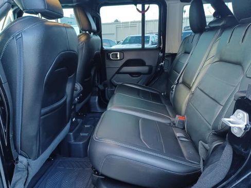 Used 2021 Jeep Wrangler Unlimited Sahara w/ Cold Weather Group image 17