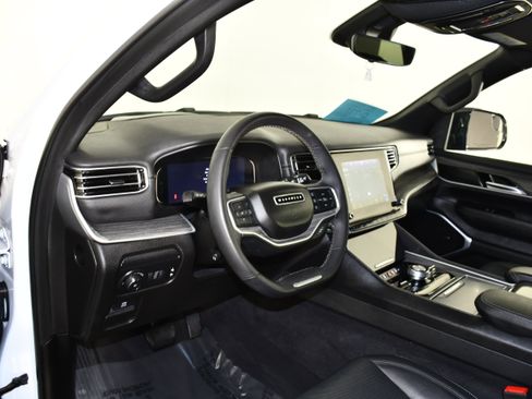 Used 2024 Jeep Wagoneer Series III image 39