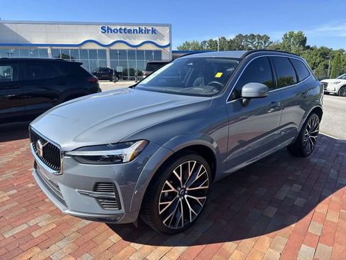 Used 2022 Volvo XC60 B5 Momentum w/ Protection Package Premier FWD image 32