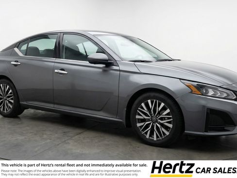 Used 2025 Nissan Altima 2.5 SV FWD image 1