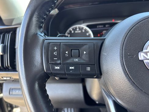 Used 2025 Nissan Pathfinder SV FWD image 29