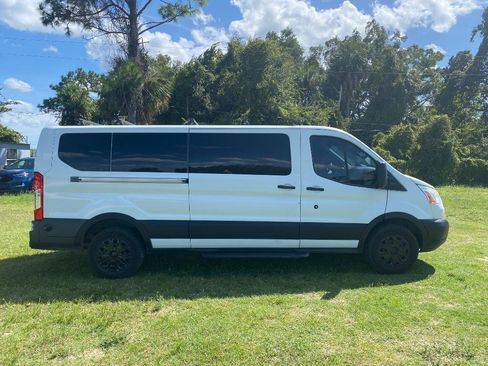 Used 2017 Ford Transit 350 XLT RWD image 3