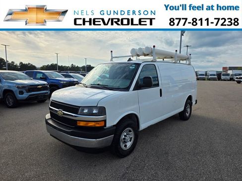 Used 2018 Chevrolet Express 3500 w/ Driver Convenience Package image 2