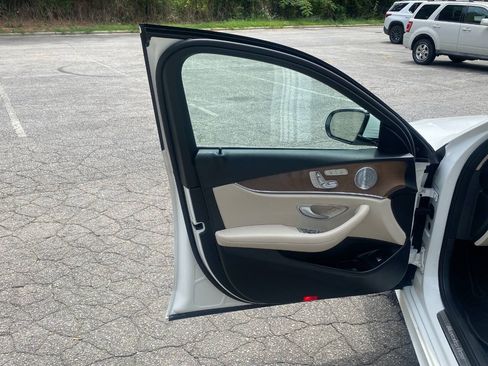 Used 2018 Mercedes-Benz E 300 image 13
