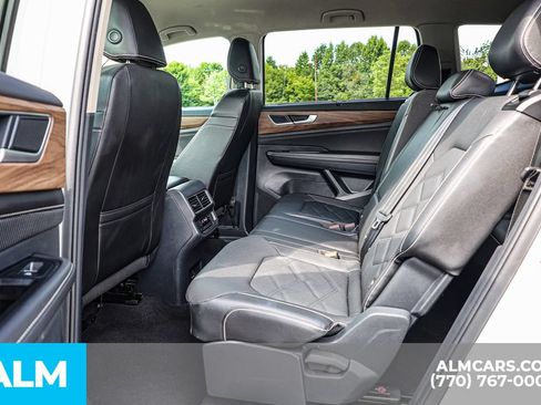 Used 2025 Volkswagen Atlas SE FWD image 19