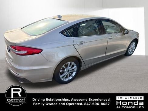 Used 2019 Ford Fusion SE FWD image 3