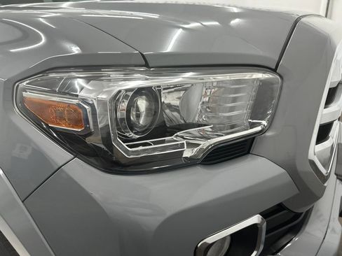 Used 2019 Toyota Tacoma Limited RWD image 10