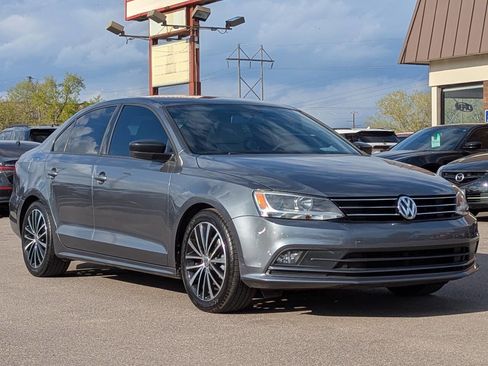 Used 2016 Volkswagen Jetta Sport FWD image 5