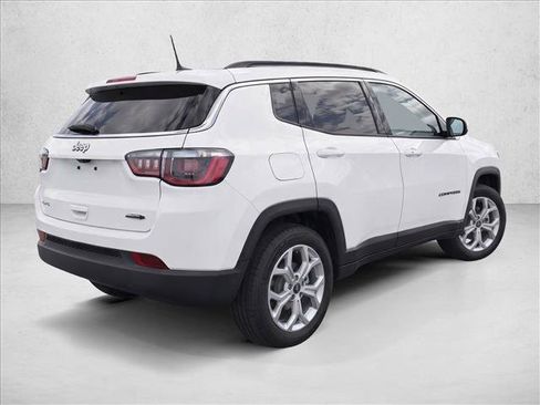 Used 2026 Jeep Compass Latitude AWD/4WD image 7