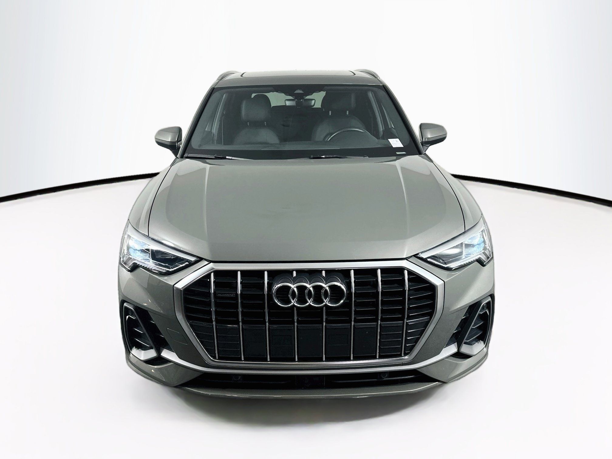 Used 2025 Audi Q3 2.0T Premium AWD/4WD image 2