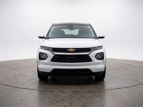 Used 2025 Chevrolet TrailBlazer LT FWD image 2
