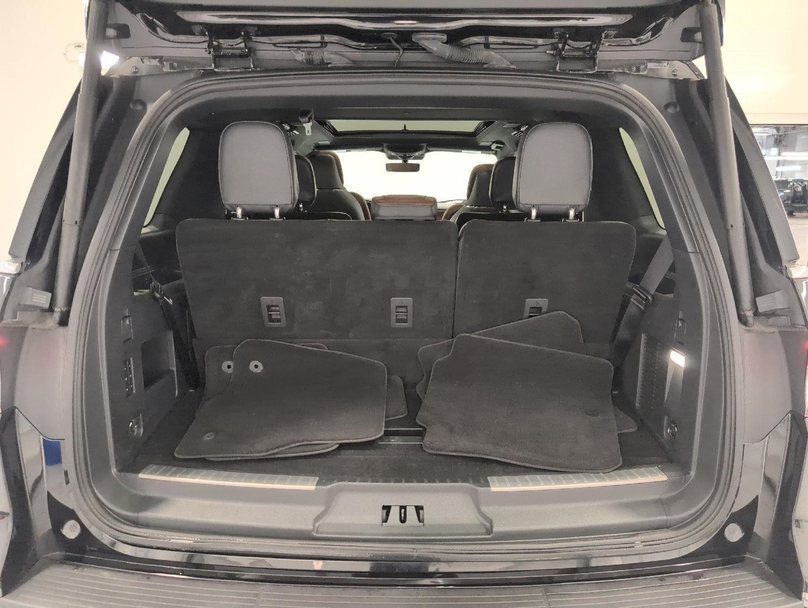 Used 2023 Lincoln Navigator Reserve AWD/4WD image 13