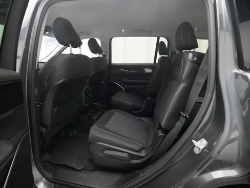 Used 2022 Jeep Grand Cherokee L Laredo w/ Luxury Tech Group I AWD/4WD image 16