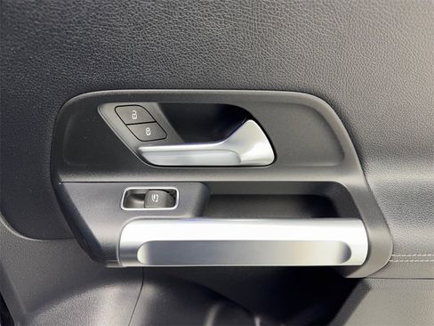 Used 2023 Mercedes-Benz EQB 300 4MATIC image 42