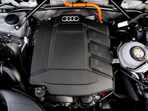 Certified 2024 Audi Q5 e Premium Plus image 31