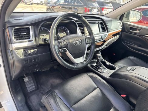 Used 2016 Toyota Highlander Limited image 17