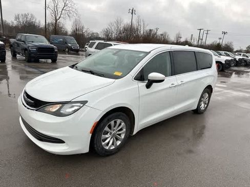 Used 2017 Chrysler Pacifica Touring w/ Tire & Wheel Group image 9