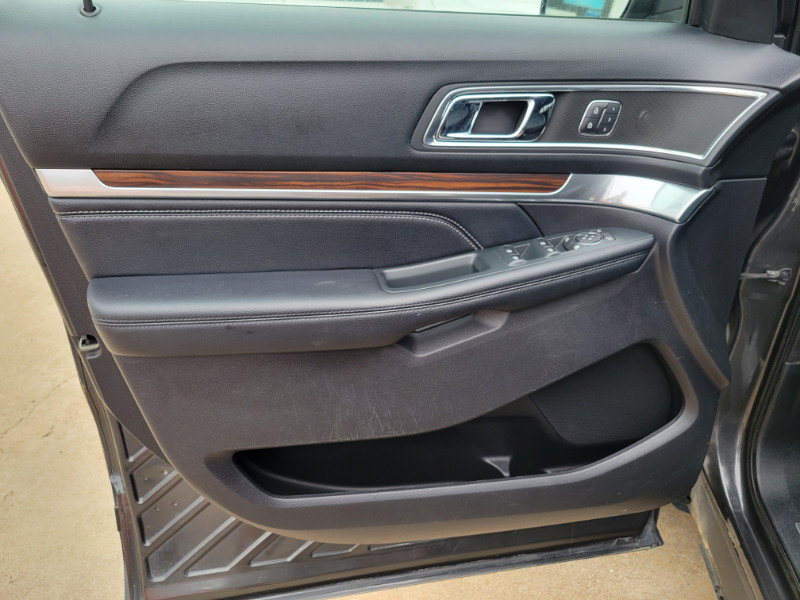 Used 2019 Ford Explorer Limited w/ Class III Trailer Tow Package AWD/4WD image 21
