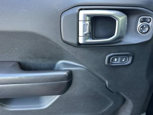 Used 2020 Jeep Wrangler Sport AWD/4WD image 8