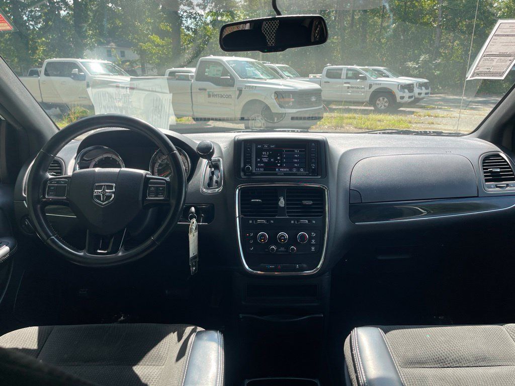 Used 2017 Dodge Grand Caravan SE FWD image 9