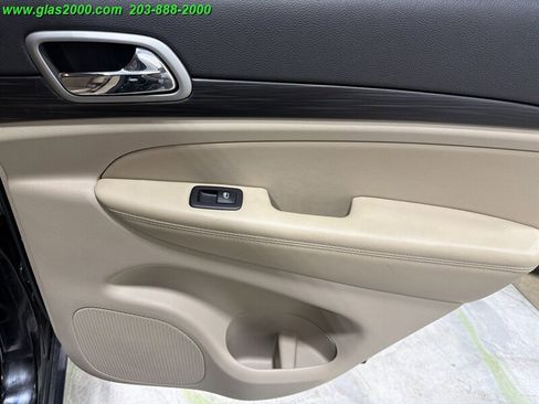 Used 2021 Jeep Grand Cherokee Laredo AWD/4WD image 29