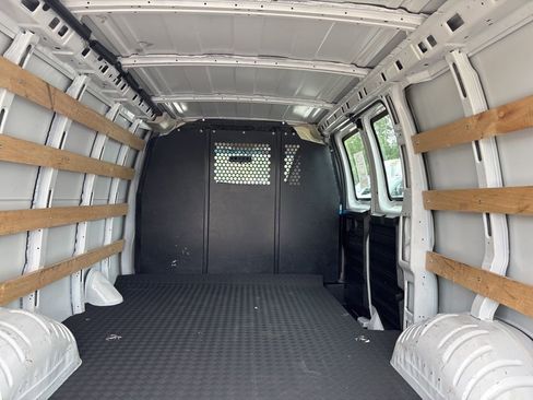 Used 2023 GMC Savana 2500 w/ Driver Convenience Package image 16