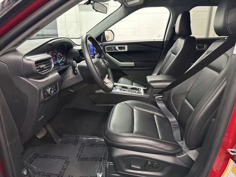 Used 2024 Ford Explorer XLT w/ Equipment Group 202A image 20