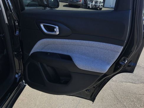 Used 2022 Jeep Compass Latitude AWD/4WD image 16