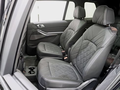 Used 2023 BMW X7 xDrive40i w/ M Sport Package AWD/4WD image 32