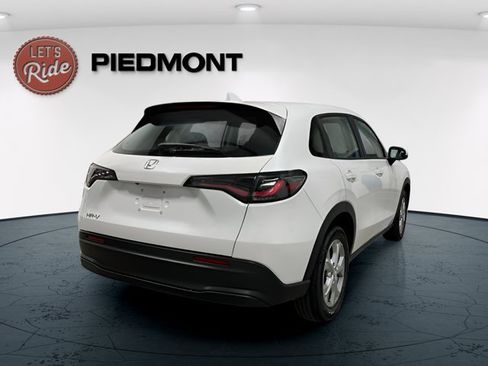 Certified 2024 Honda HR-V LX image 4
