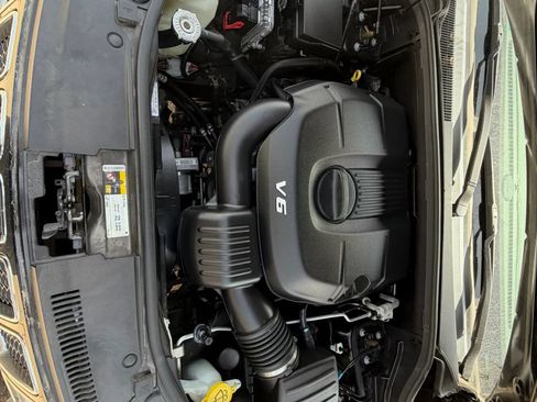 Used 2014 Jeep Grand Cherokee Overland AWD/4WD image 28