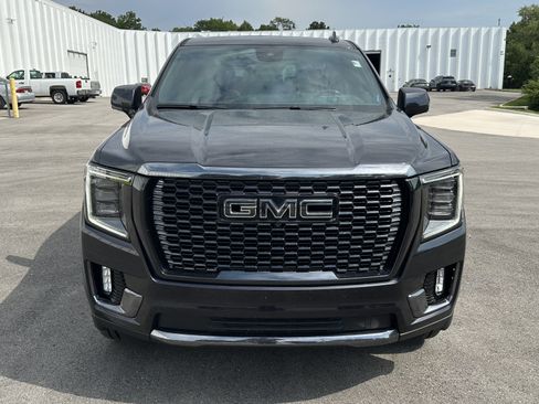 Used 2023 GMC Yukon XL Denali Ultimate AWD/4WD image 3