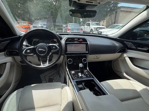 Used 2020 Jaguar XE S RWD image 11