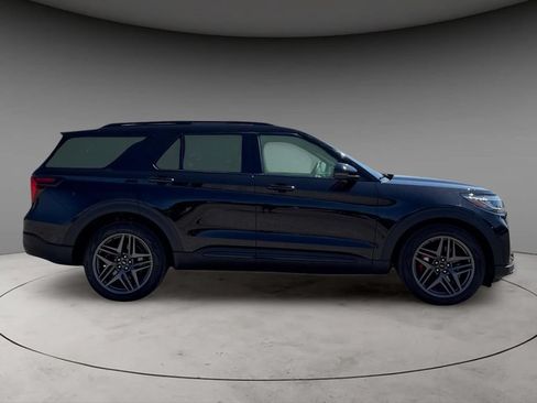 Used 2025 Ford Explorer ST AWD/4WD image 10