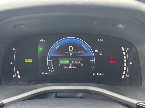 Used 2025 Toyota Camry LE image 40