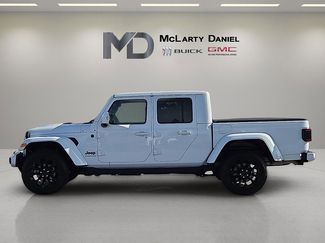 Used 2023 Jeep Gladiator Overland video 3