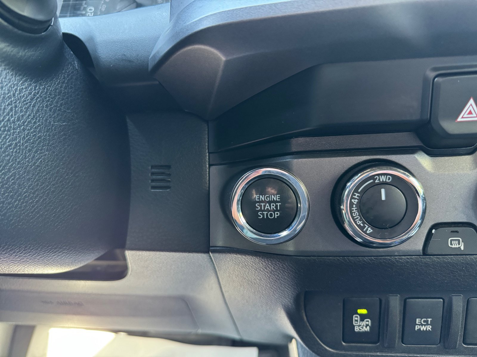 Used 2020 Toyota Tacoma TRD Off-Road w/ Technology Package AWD/4WD image 6