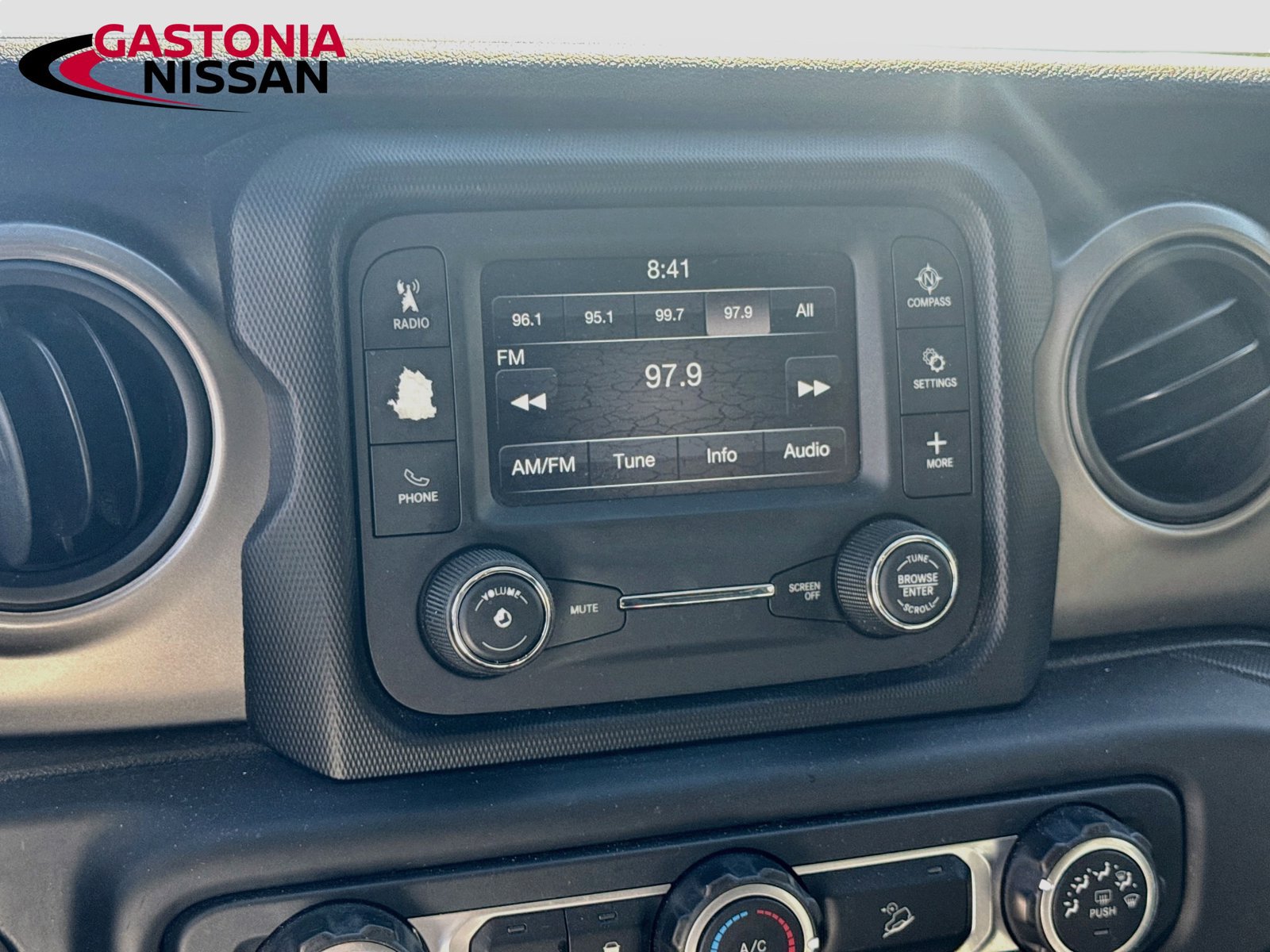 Used 2019 Jeep Wrangler Unlimited Sport S AWD/4WD image 18