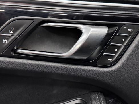 Used 2024 Porsche Macan AWD/4WD image 19