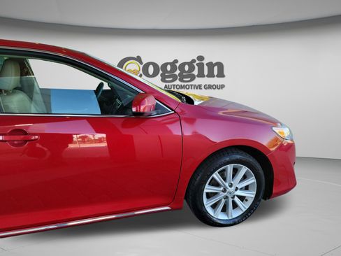 Used 2014 Toyota Camry XLE w/ Leather Package image 32