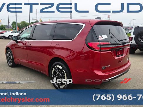 New 2027 Chrysler Pacifica Limited AWD/4WD image 5