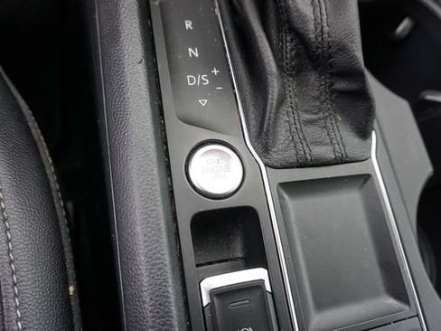 Used 2019 Volkswagen Atlas SE w/ Panoramic Sunroof Package FWD image 19